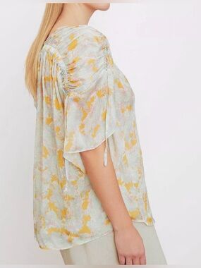 🎈Vince SILK top Pastel Floral Flutter Sleeve Blouse
